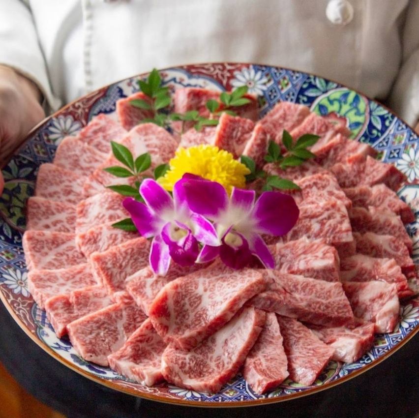 Our skilled craftsmen check each and every cow, and we offer A5 Hida beef at our restaurant every day at a reasonable price.