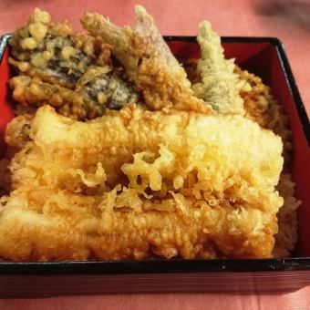 Fresh conger eel and seasonal vegetable tempura rice bowl