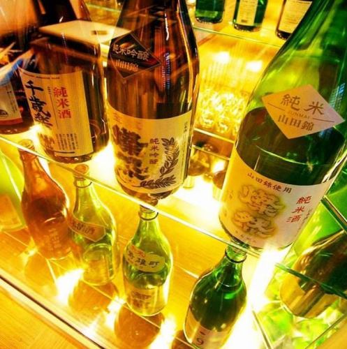 酒窖拥有50多种冈山产当地酒。