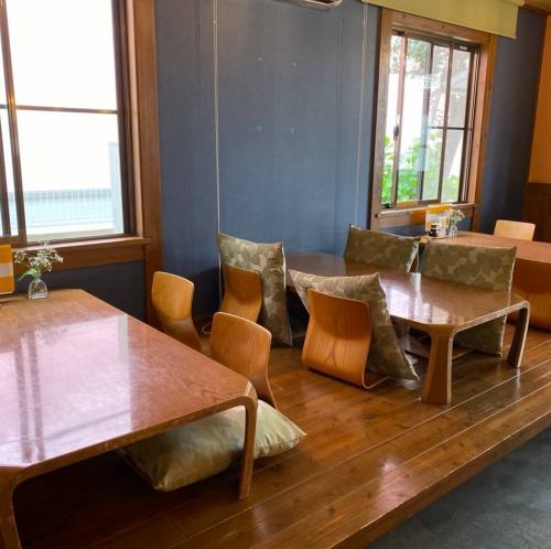 <p>We have table seats, tatami mat seats, and counter seats.The tatami mat seats are safe even with children ☆ We also accept reservations.</p>