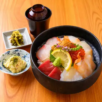 【午餐】海鲜盖饭套餐 3,000日元(含税)*仅限周二、周三、周四供应!