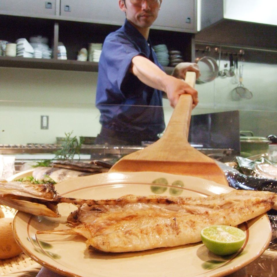 Counter seats are recommended if you want to experience the power of robatayaki.