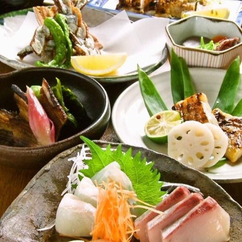 举办包含当地清酒 Tatsuriki 的 120 分钟无限畅饮套餐的小型宴会