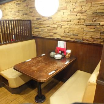 美味しいごはんとゆったり空間☆ついつい長居しちゃうこと間違いなしのテーブル席です♪