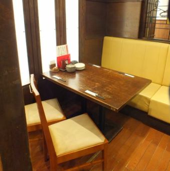 ゆったり寛げるテーブル席は、少人数のワイワイ飲みにも最適☆シーンに合わせて様々なタイプのお席ございます。詳しくはお店までお問い合わせください！