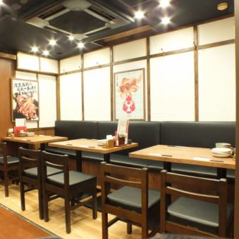 職場や学校関係、サークルの小規模な集まりなどにおすすめのテーブル席です◎