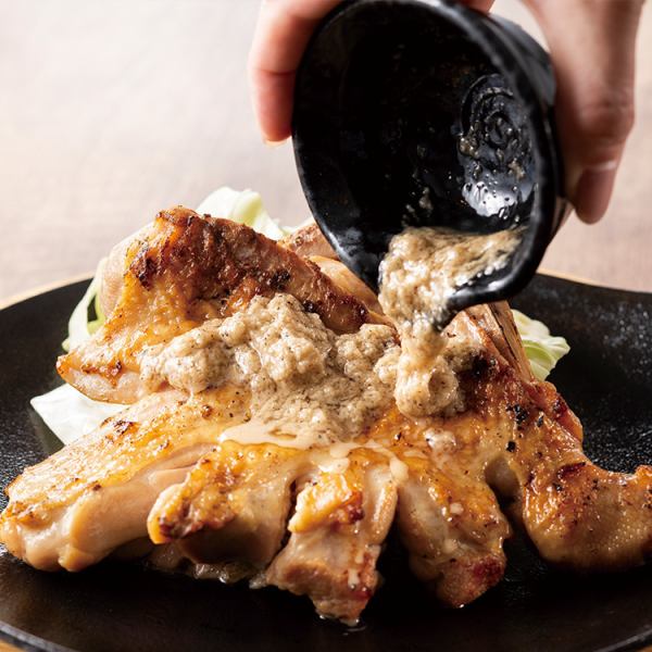 【鳥料理にこだわる居酒屋】見た目のインパクト大！“デカ旨ッ”清流若鶏もも一本焼き