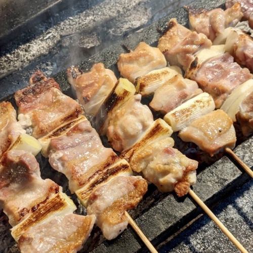 Authentic charcoal-grilled chicken from 76 yen per skewer