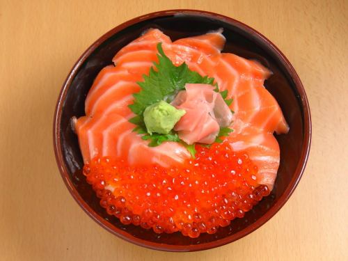 Salmon and salmon roe oyakodon