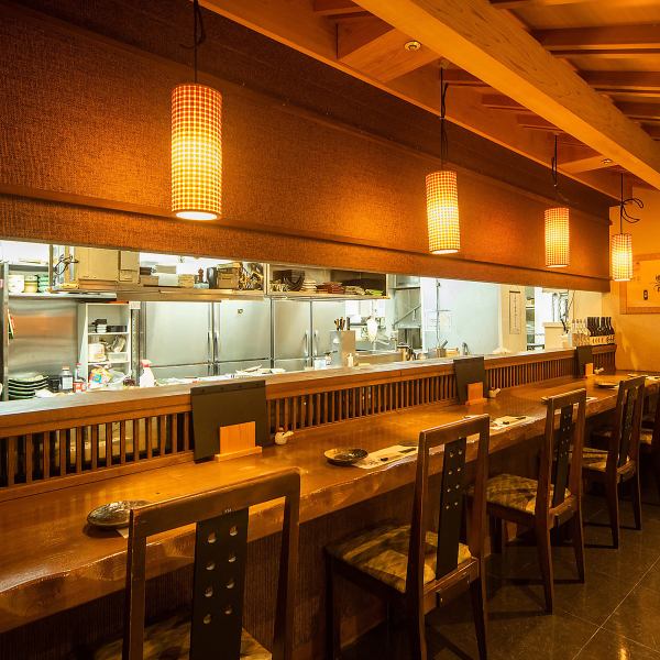 For business trips, a drink on the way home from work, or a drink of sashimi.There are also counter seats that you can easily use.After receiving your order, you can enjoy the live feeling of fresh fish that is picked up from the cage and grilled chicken that is fragrantly baked.