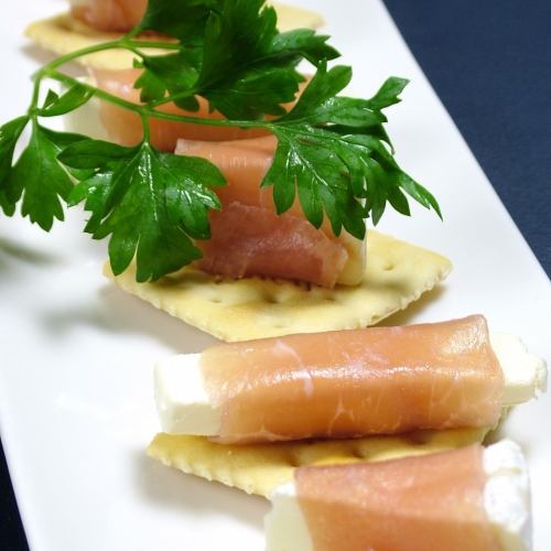 Canapé style of prosciutto and two kinds of cheese