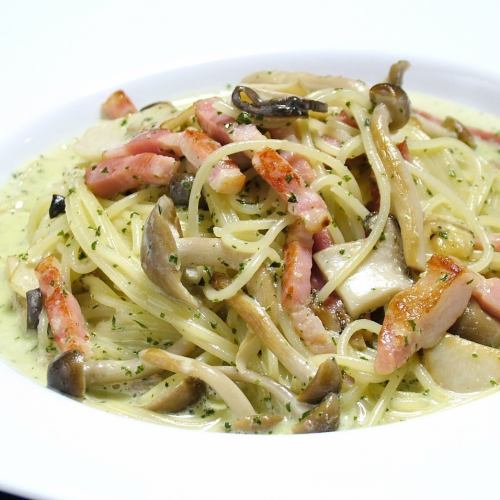 Genoese cream pasta with sausage and potatoes
