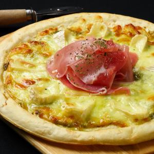 Prosciutto and Camembert Pizza