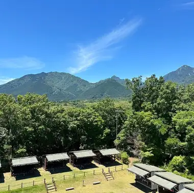 50名様からの大型貸切も大歓迎!席を新たに設置することで、さらに大人数の収容も可能です。自然に囲まれたプライベート空間でイベントを。
