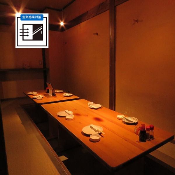 【寛ぎの掘りごたつ個室】店内には、8名～12名様でご利用可能な快適な掘りごたつ個室を完備しております。足を伸ばしてゆったり過ごせるため、少人数の集まりから中規模の飲み会まで大活躍。ランチタイムのママ会から、夜の3時間たっぷり食べ飲み放題パーティまで、人数に合わせた最適なお席へご案内します。