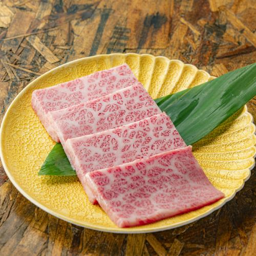 [Must try!] Golden short ribs that can't hide their shine anymore 1,890 yen