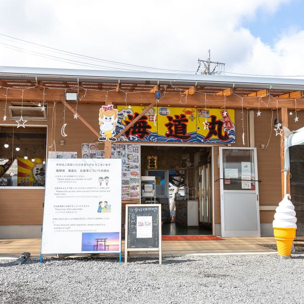 店内は自然な調和を演出し、外観も清潔感を大切にしたデザインが魅力です!アクセスは便利な立地で観光客にも利用しやすく、案内体制も整えています◎季節の変化に対応するエアコンや、リラックスできるBGMを導入し、訪れる人々に快適な体験を提供します☆美味しい海鮮を心ゆくまでご堪能ください!