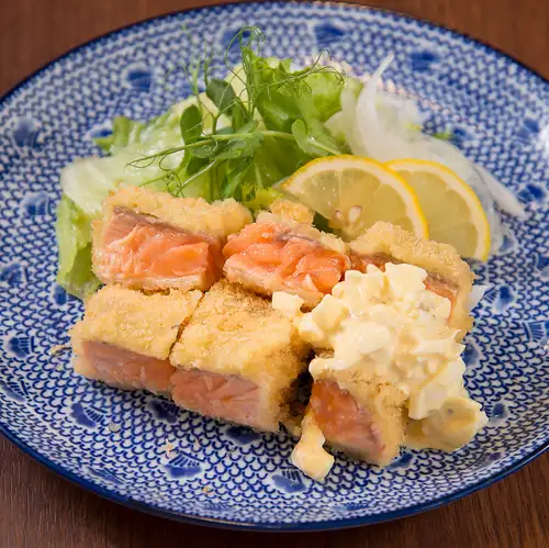 サーモンレアかつ