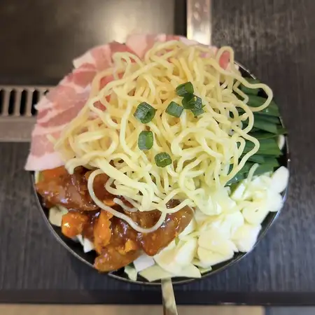 シビ辛火鍋もんじゃ