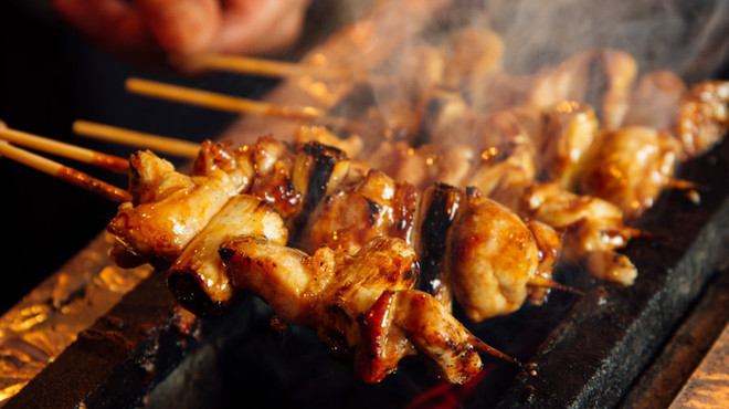 The smell of Yakitori nearing the shop! Everyone, couples and families are also welcome!