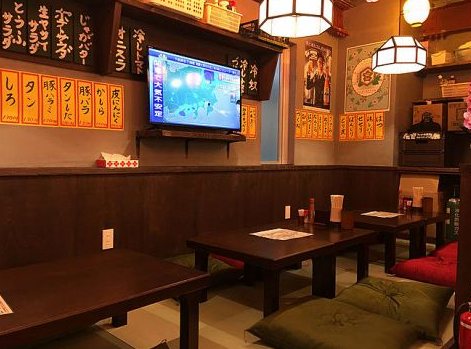 昭和にタイムスリップしたかのような懐かしい雰囲気が特徴の内観