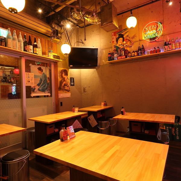 活気溢れる賑やかな店内は、会社仲間との飲み会や中規模のご宴会にぴったりです◎また23時以降は、バー感覚でお酒をメインに楽しめる空間へと移り変わります。大人数でのご利用や、まだ少し飲み足りない2次会利用にもおすすめ！リーズナブルに楽しめる当店へ、お気軽にお越しください♪お待ちしております！