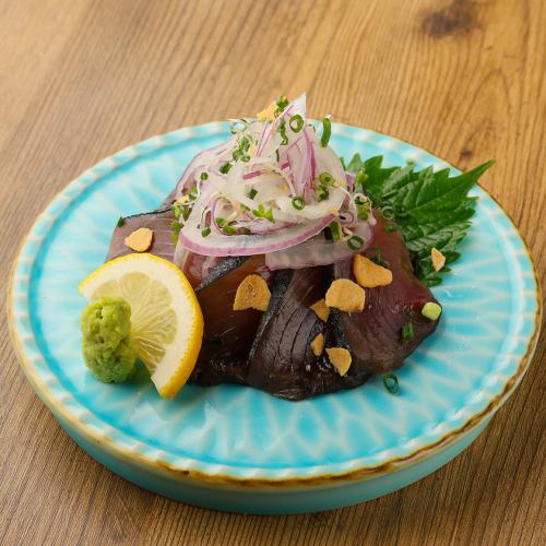 Straw-grilled bonito sashimi / Sesame amberjack with plenty of condiments