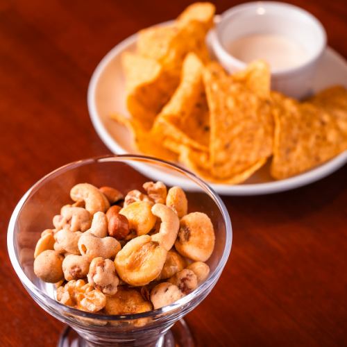  ポーカーの合間にぴったりな軽食メニュー！お昼から晩までむさぽで完結◎【むさぽのおつまみ各種】