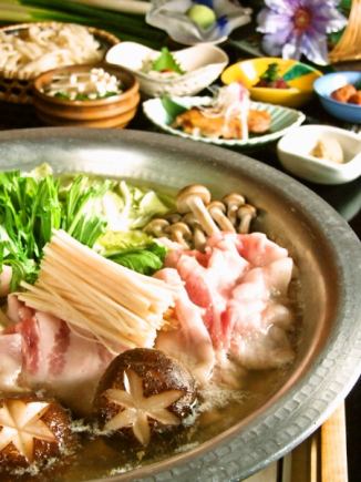 Recommended for all kinds of banquets! Popular ginger hotpot that was featured on TV [Plum course] 7 dishes total 4,180 yen (tax included)