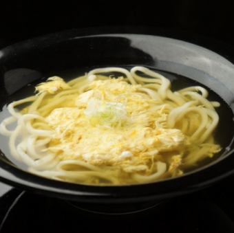 卵とじおうどん（国産鶏卵赤玉使用）/わかめおうどん