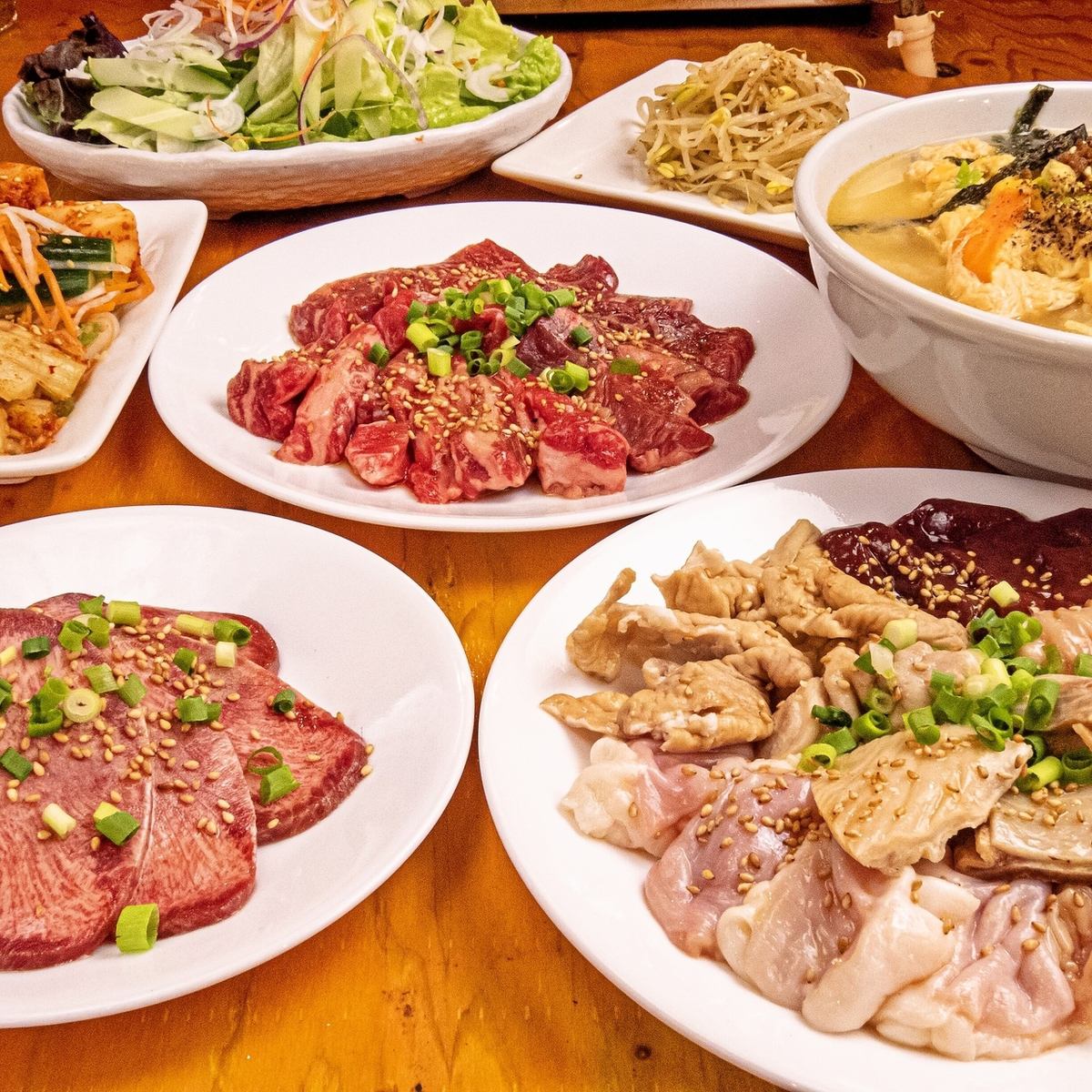 Enjoy offal and yakiniku in Shimbashi with your favorite seasoning!