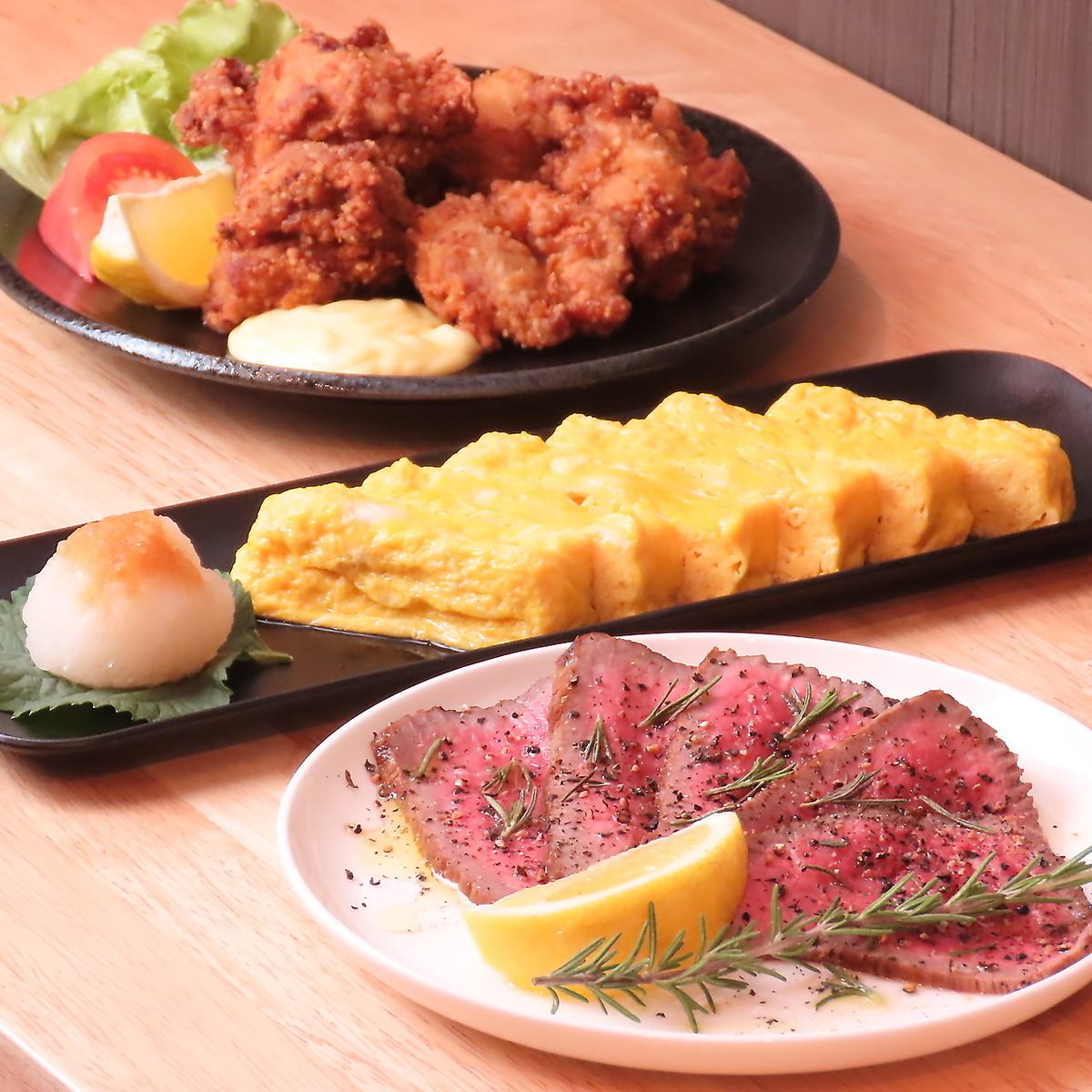 当店の広い店内でゆっくりとお過ごしください。