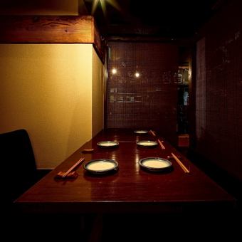 气氛很棒。时尚的日式半包间♪女生派对、同学聚会、各种宴会等，都请来Warakado吧！最多可容纳6人。