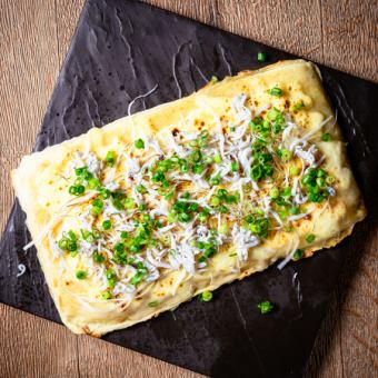 シラスとアンチョビピザ