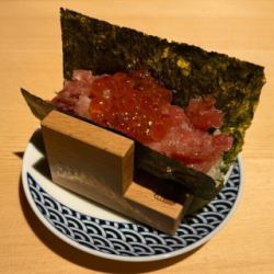 天然生本まぐろ　とろいくら手巻き