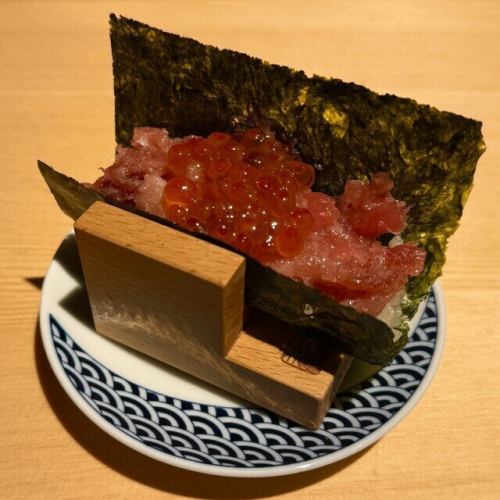 天然生本まぐろ　とろいくら手巻き