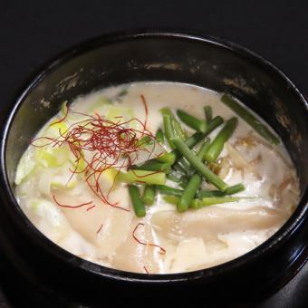 とんこつスープの炊き餃子