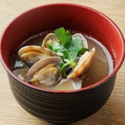 Shellfish soup: Clam soup