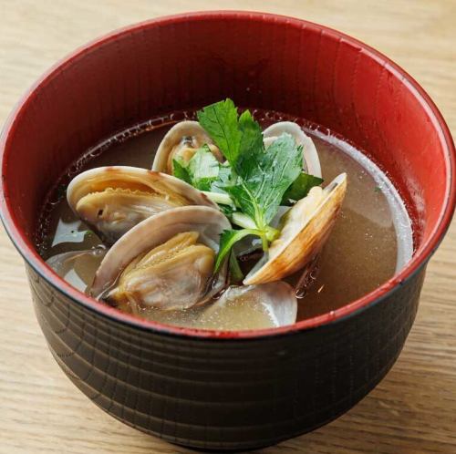 Shellfish soup: Clam soup