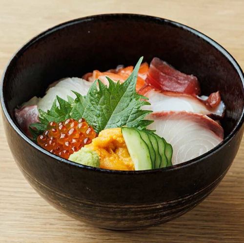 Bowl of rice topped with sashimi