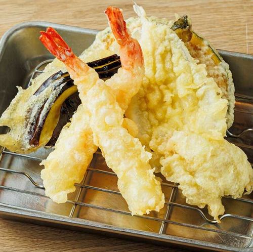 Assorted tempura (3 types of seafood and 2 types of vegetables)