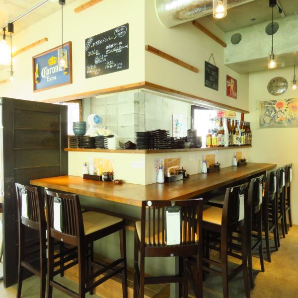 For small group use, counters are recommended! Drinking and drinking, there are also many people using the couple.Because the kitchen can not be seen from the counter, it is best for private space.Also, please wait while seeing what kind of dish will come out!