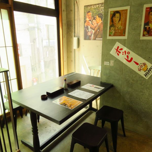 Seats are also available in round table, 2 people, 4 people, 7 corner tables and plentiful.We have seats that can accommodate any scenes, so it's a user-friendly store like work return, close friends, families and more!