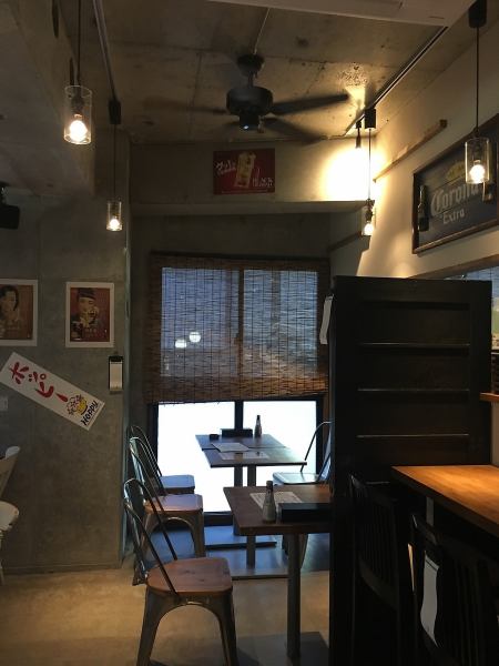 Interior decorating concrete is fashionable and preeminent ♪ We accept banquet at charter for about 15 ~ 22 people.If you use the counter, you can use up to about 30 people!