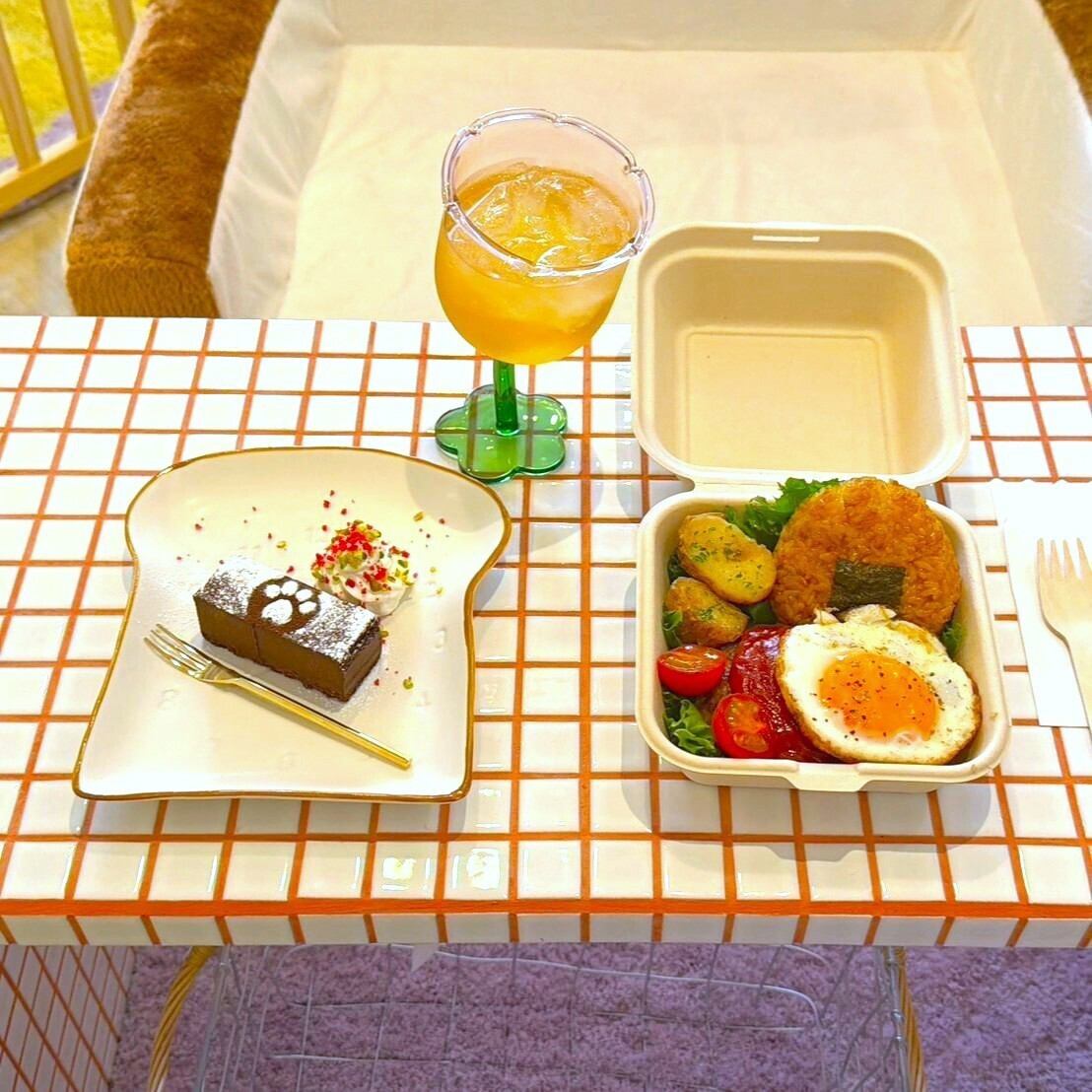ドリンクも料理も、店内どこで写真を撮ってもかわいいです！
