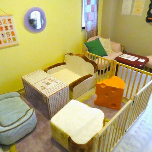 3名席が2卓あります。