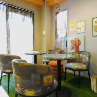 2名席が2卓あります。