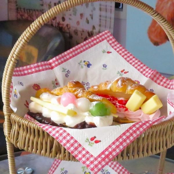 【新感覚】三色団子が彩るフォトジェニックなクロワッサンド♪甘じょっぱいあんバターと至福のサクサク感！