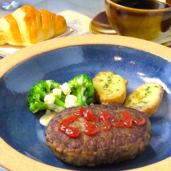 ランチを華やかにするハンバーグプレート