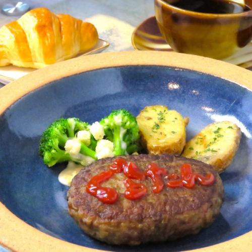 ランチを華やかにするハンバーグプレート